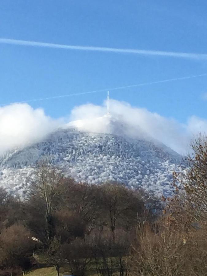 Cote Puy-De Dome Bed & Breakfast Orcines Bagian luar foto